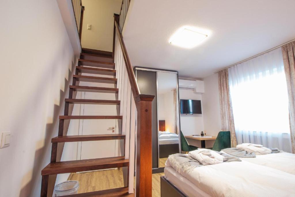 Hotel Dona Bergisch Gladbach Luaran gambar