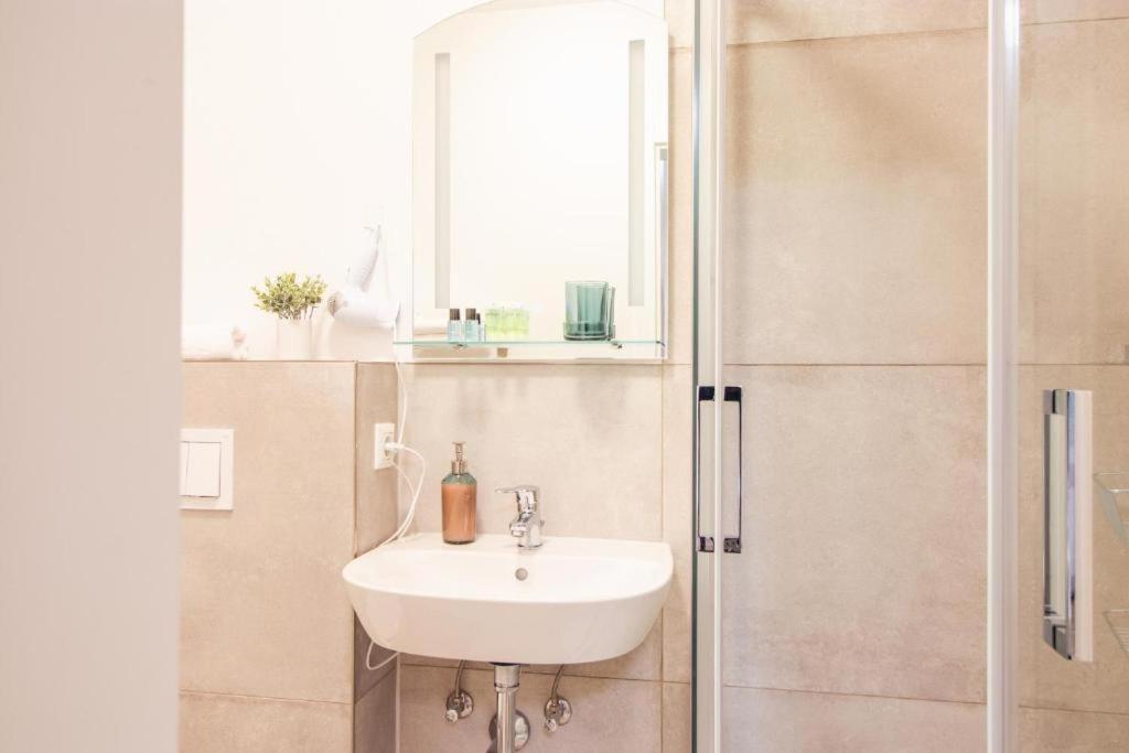 Hotel Dona Bergisch Gladbach Luaran gambar